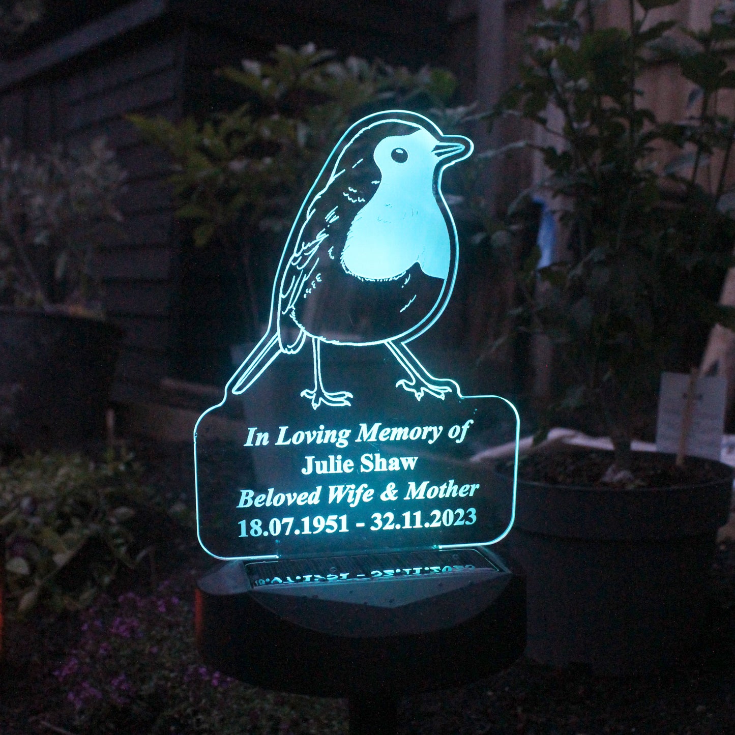 Personalised Robin Memorial Outdoor Garden Solar Light