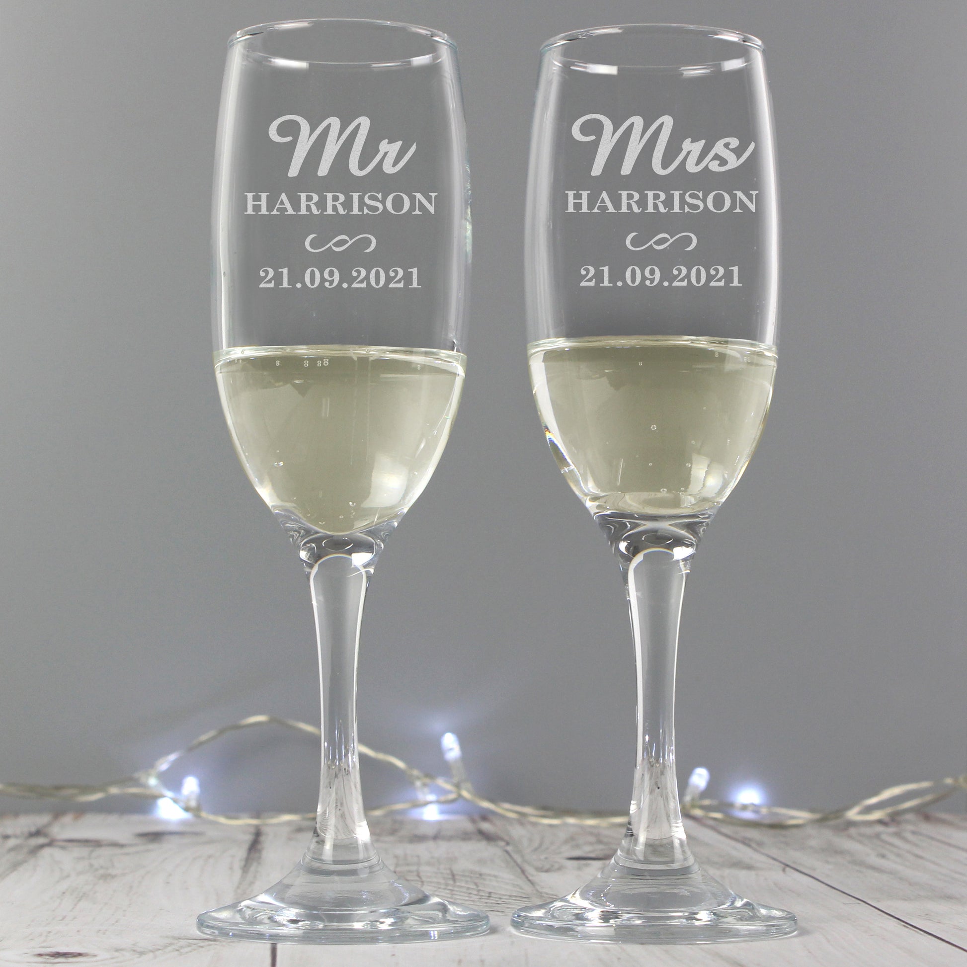 Personalised Wedding Mr & Mrs Pair of Flute Glasses | Gift Idea